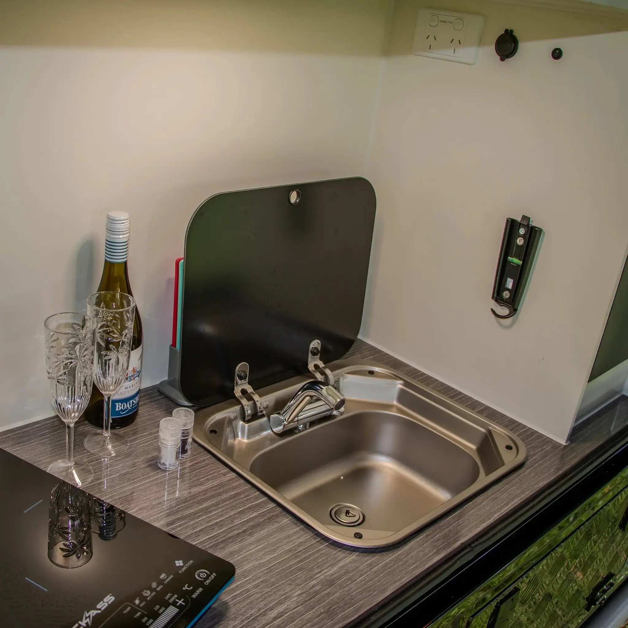 DROVER FAMILY - 16ft Camper - Image 11