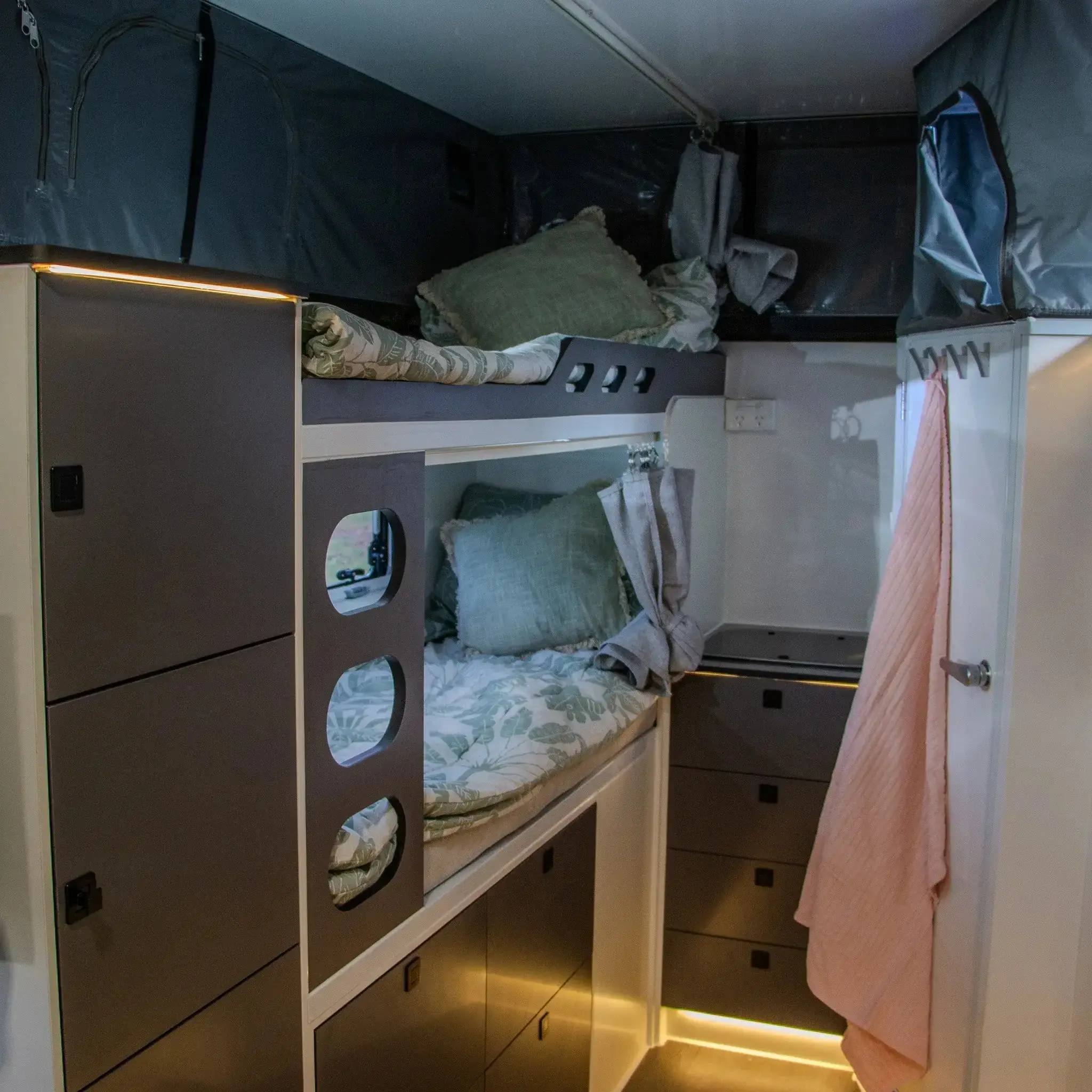 DROVER FAMILY - 16ft Camper - Image 17