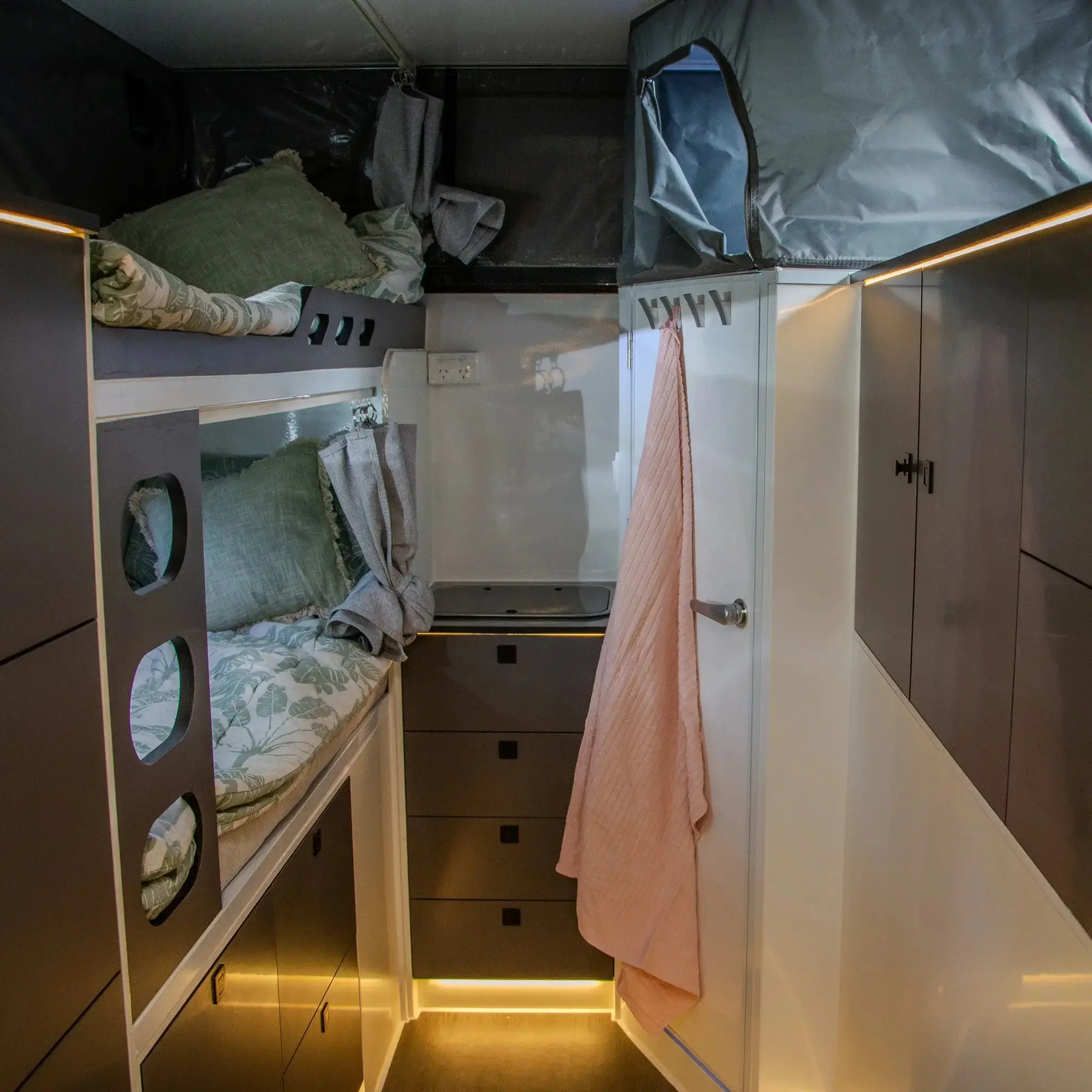 DROVER FAMILY - 16ft Camper - Image 21