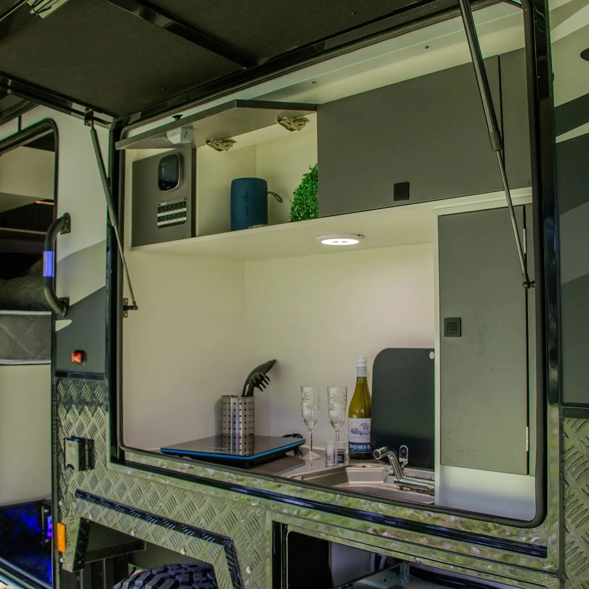 DROVER FAMILY - 16ft Camper - Image 31