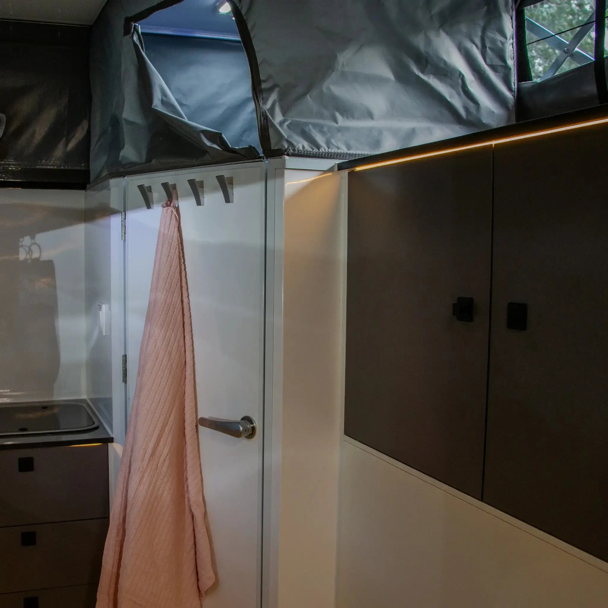 DROVER FAMILY - 16ft Camper - Image 37