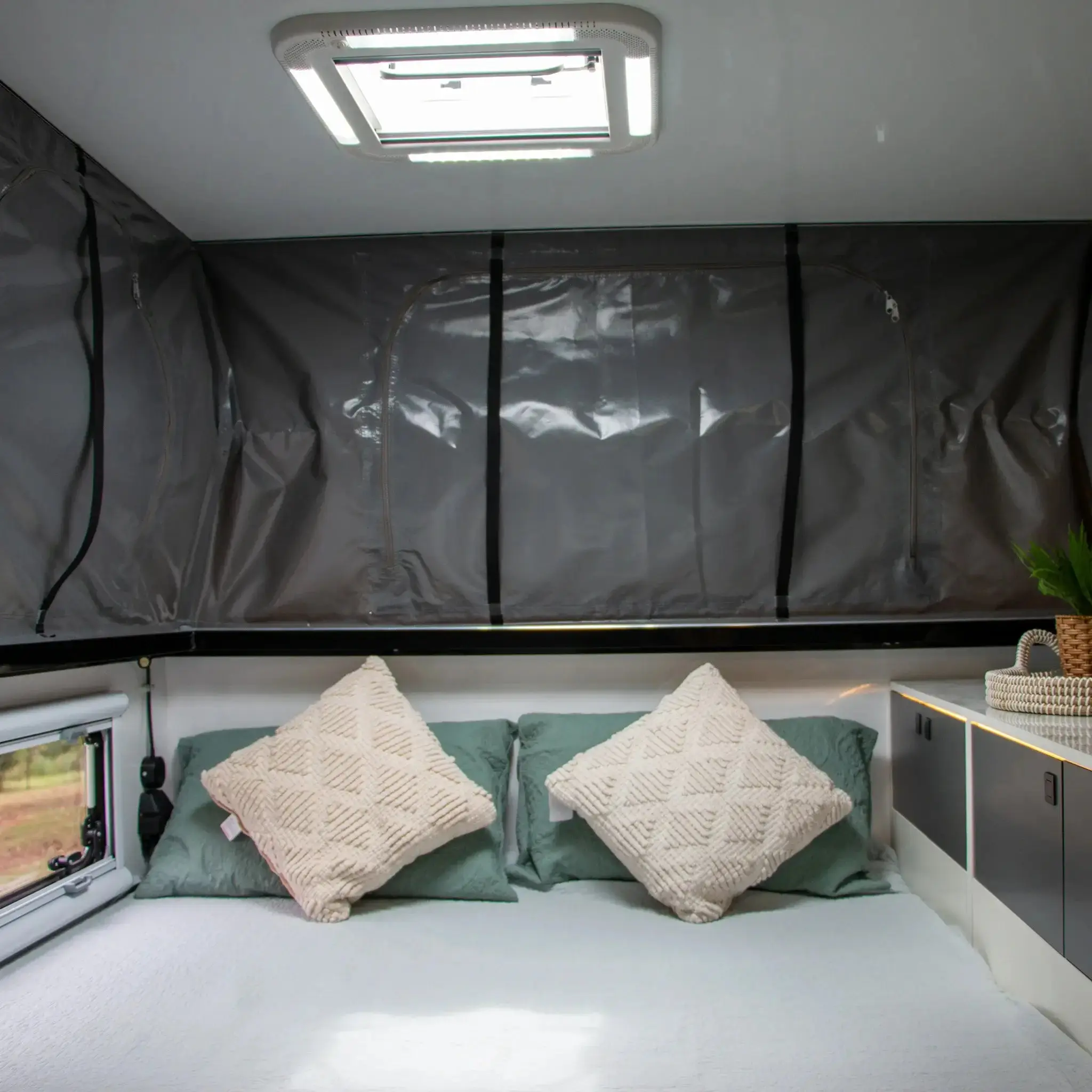 WEGO ES 12.6ft Camper - Image 11